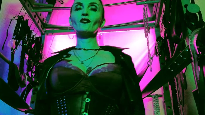 Dominatrix Eva Latex Femdom Mistress Big Dick Bdsm Solo Rubber Leather Heels Hot Sexy Big Ass - EVA LATEXXX - MP4