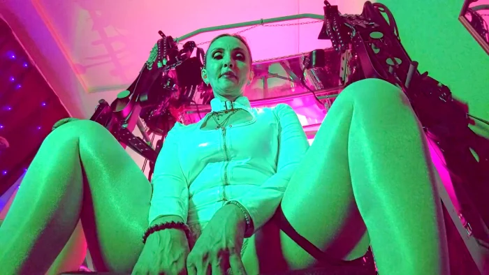 Dominatrix Eva Latex Solo Facesitting Femdom - EVA LATEXXX - MP4