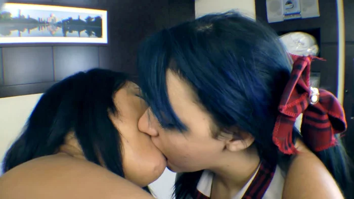 Hot Kisses Milf Vs College Girl By Linete Thiermo And Meg - FETISHKING / MFVIDEOBRAZIL - MP4