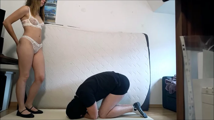 Sexy Hard Ballbusting - GERMAN BALLS BUSTED - MP4