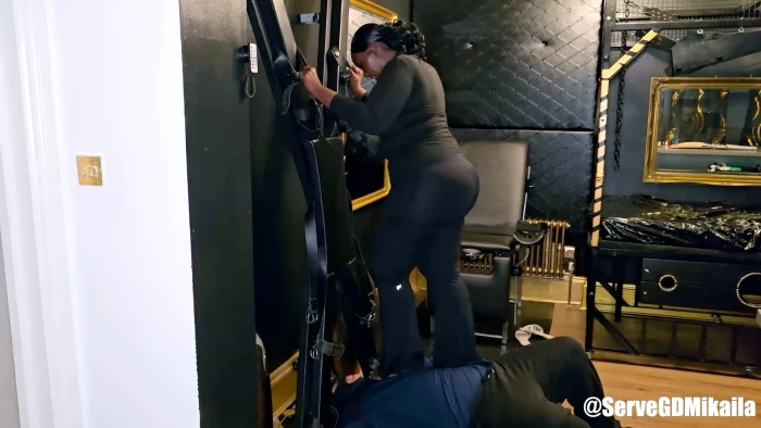 Step Into Submission - GODDESS MIKAILA / GDMIKAILA - MP4