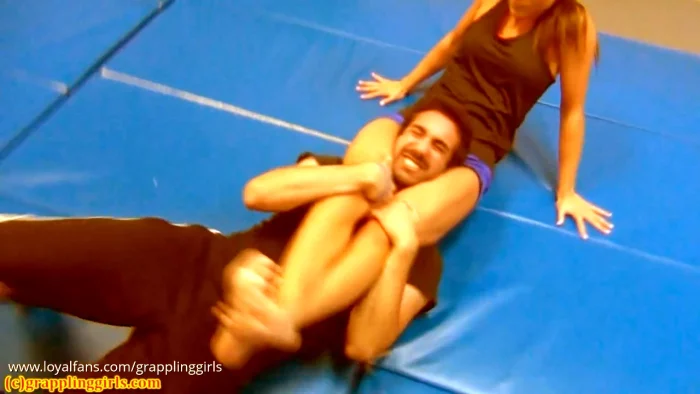 Soccer Scissors - GRAPPLINGGIRLS - MP4
