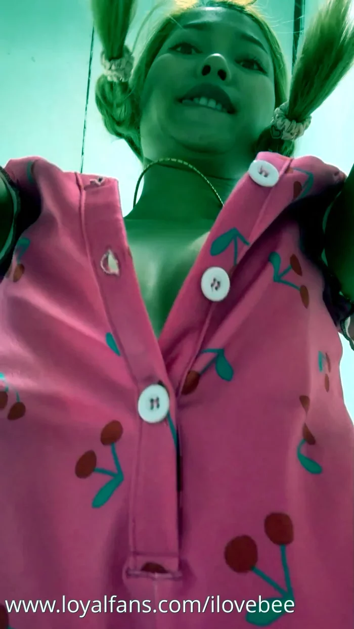 My Big Tits In Your Face - ILOVEBEE / LOVELY THAI ANGEL - MP4