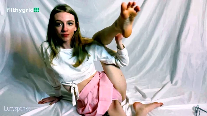 Flexible Brat Owns You - LUCY SPANKS - MP4