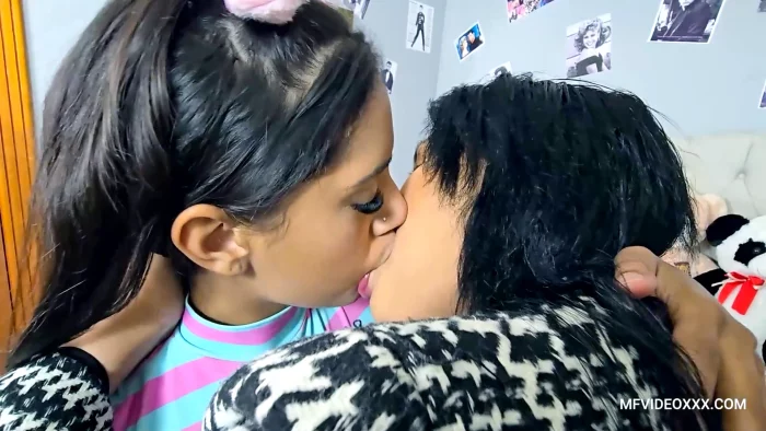 Kisses Milf Vs Teen - Vol #269 - Milf Serena (49 Years Old) Vs Teen Jessie Mel (18 Years Old) - MFVIDEO XXX - MP4