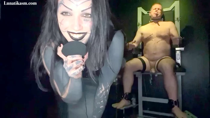 Her Voice Give Him Pain - MISTRESS LUNATIKA / LUNATIKASM - MP4