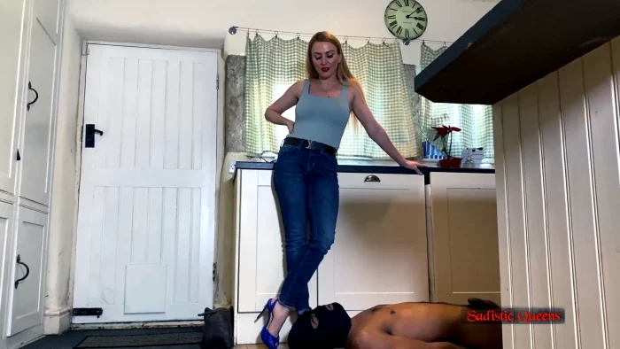 Miss Suzanna Maxwell - Taking His Breath Away - SADISTIC QUEENS / SQUISHYSAX - MP4
