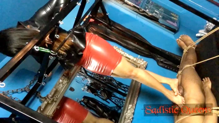 Queen Kali Rain - 1st Time Squish - SADISTIC QUEENS / SQUISHYSAX - MP4