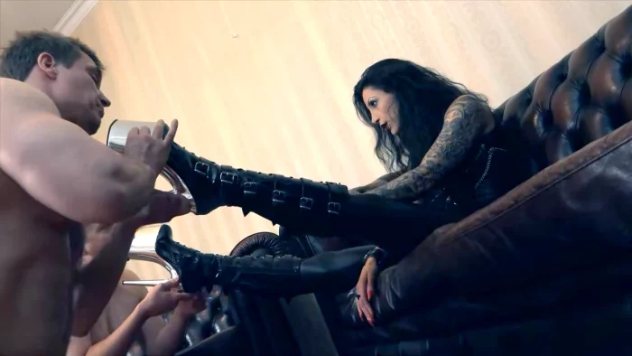 Domina Charlize - Lick Slaves, Lick! - SADO-LADIES - MP4