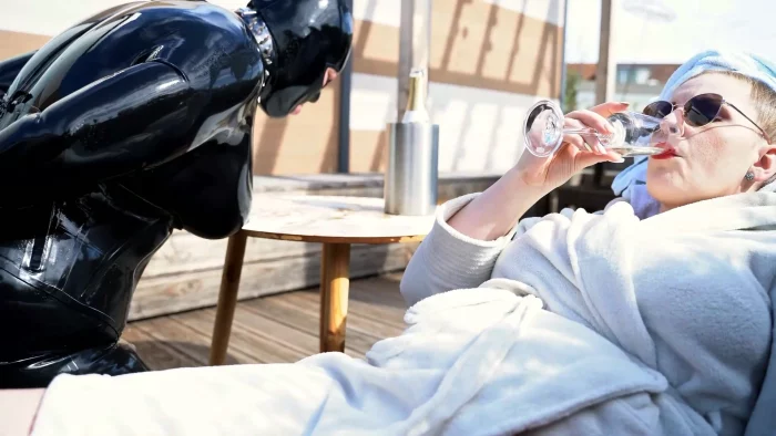 Mistress Cloe - Rubberwhore The Lickjob - SADO-LADIES - MP4