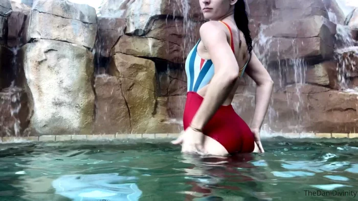I Teased Up Subby In The Hot Tub Real Good - GODDESS DANI DIVINITY - MP4