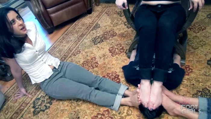 Jacquelyn Velvets, Jamie Daniels, Jason Ninja, Niki Lee Young In Scene: Jamie Jacquelyn Niki - Triple Foot Smother Trap - XBRATS / BRATTY FOOT GIRLS - MP4