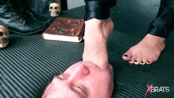 Sushii Xhyvette In Scene: Sushii - Halloween Horror - XBRATS / BRATTY FOOT GIRLS - MP4