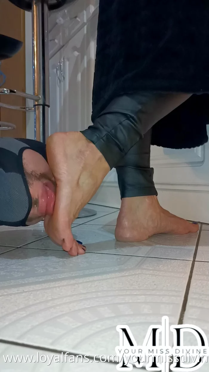 Lick My Sole! - YOURMISSDIVINE - MP4