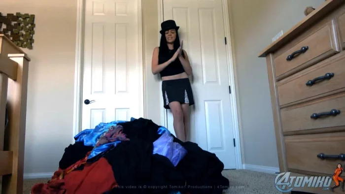 Miss Tiffany - Mafia Girl Stuck In A Pile - 4TOMIKO - MP4