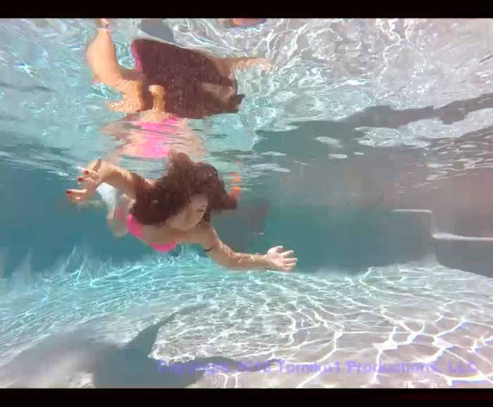 Tomiko Underwater Surprise - 4TOMIKO - MP4