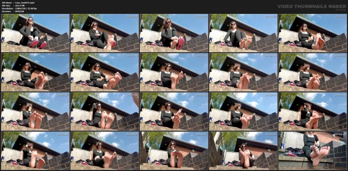 Removing My Stinky Socks And Trainers - EMPRESS CAMILLA TOOTSIE / GREAT BRITISH FEET - MP4