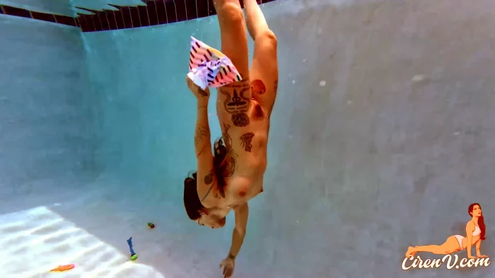 Ciren Playing Nude In The Pool - CIREN VERDE / CIRENV - MP4