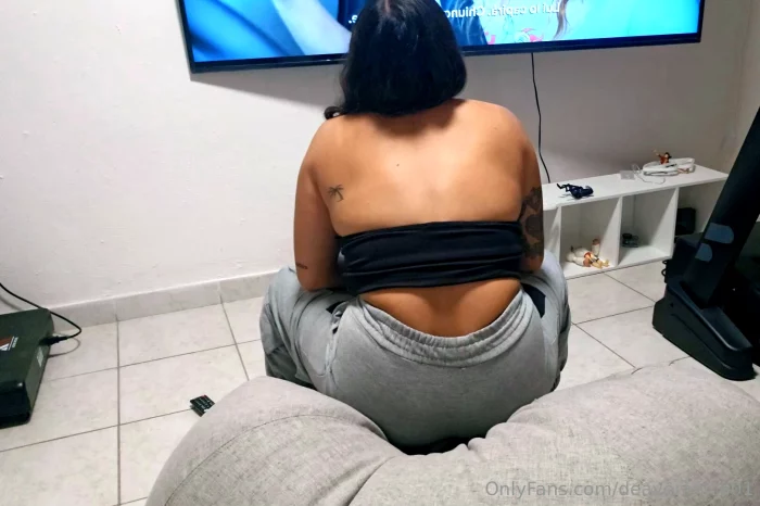 Enjoying Some Tv Time - DEA VERONICA / MISS GC - MP4