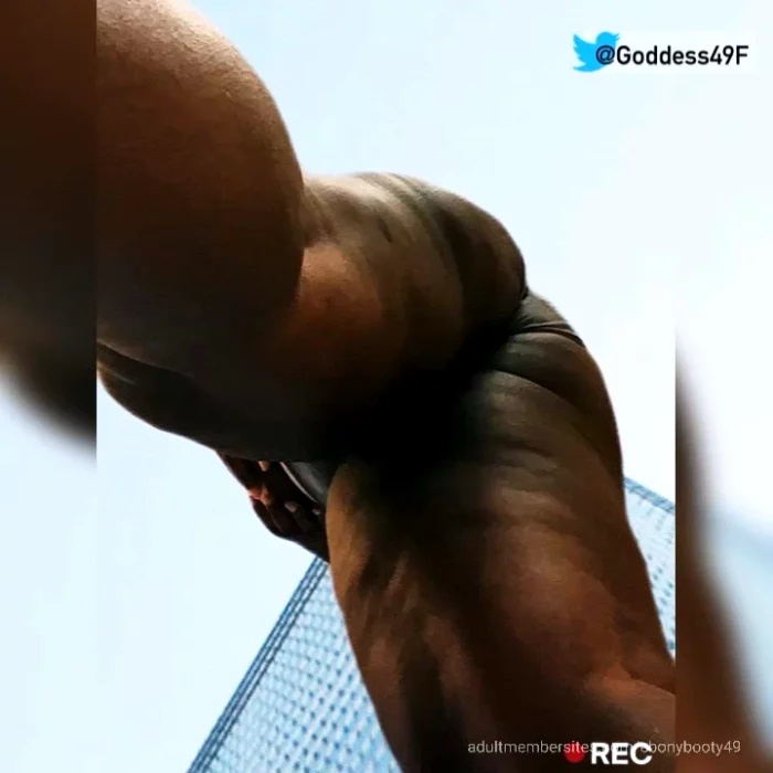 Giant Eb Parody - EBONYBOOTY49 / GAS GODDESS - MP4