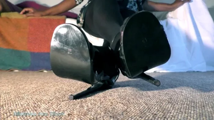 Mommydomme Wants Your Spunk - MISTRESS AVA BLACK / YOURPAINISMYPLEASURE - MP4