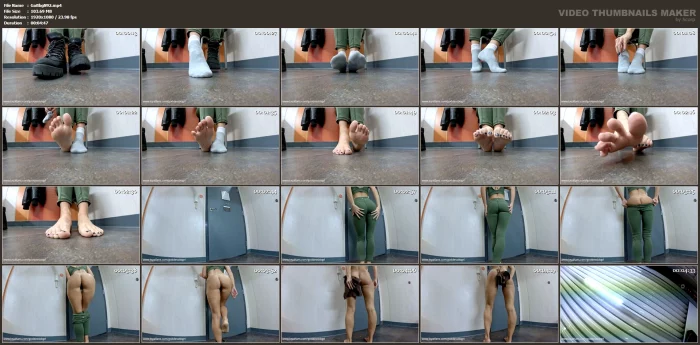 Which One Of You Would Pay To Be My Tanning Towel Boy - GODDESSBBGRL - MP4