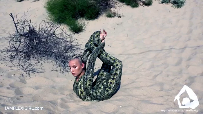 The Real Snakewoman - IAMFLEXIGIRL - MP4