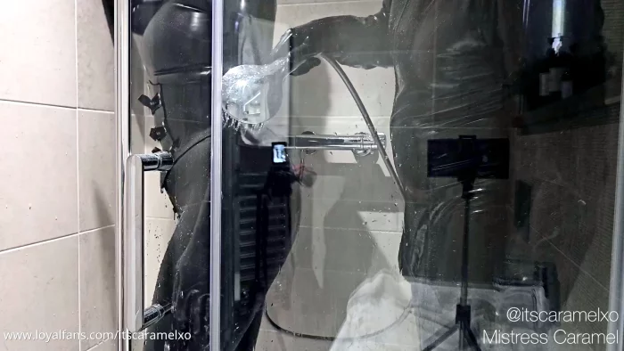 Latex In The Shower - MISTRESS CARAMEL / ITSCARAMELXO - MP4