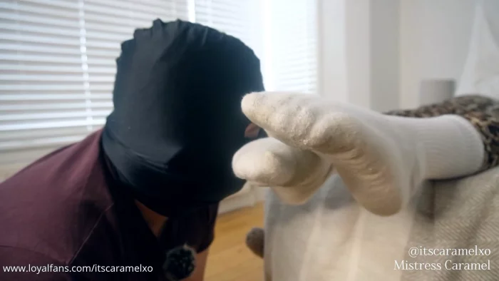 Sniff My Stinky Filthy Socks - MISTRESS CARAMEL / ITSCARAMELXO - MP4