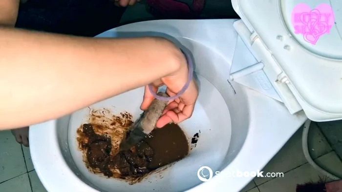 Extreme Poop Stacking 3 - KITTY SKATT - MP4