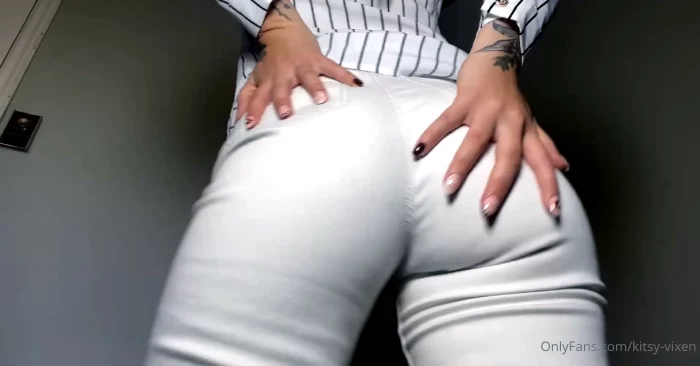 Horny Stepmom Fart Session Part 1 - KITSY VIXEN FARTS / GODDESS KITSY - MP4