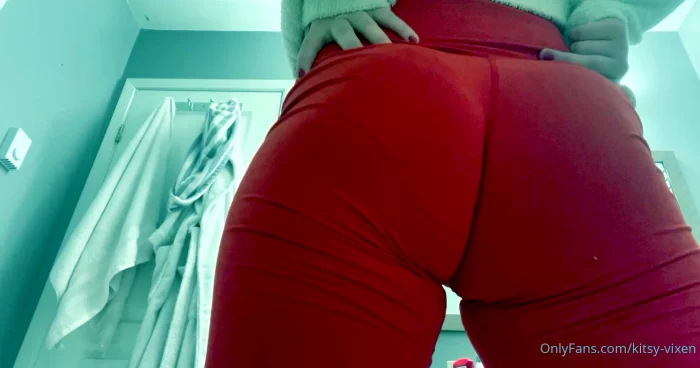 POV - Your Girlfriend Surprises You For Valentine's Day And Let You Sniff All Her Stinky Farts️ - KITSY VIXEN FARTS / GODDESS KITSY - MP4