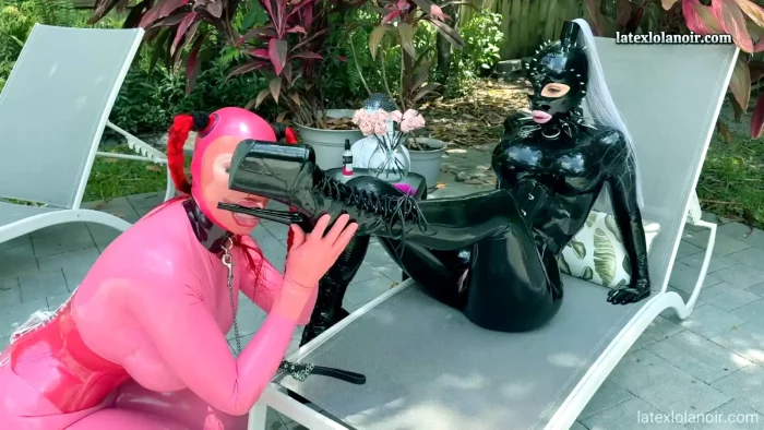 Feet Worship In Florida - LATEX LOLA NOIR / CHURCH OF KINK - MP4