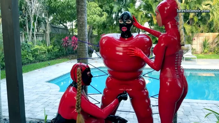 Heavy Rubber Bondage In Florida - LATEX LOLA NOIR / CHURCH OF KINK - MP4