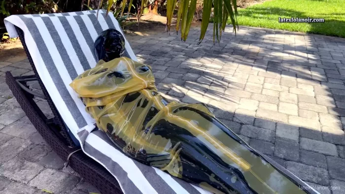 Sealed Tight, Left Outside - LATEX LOLA NOIR / CHURCH OF KINK - MP4