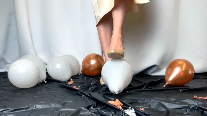 Crushed All The Balloons With A Golden High - Heeled Sleeve - MOMMY HOUSE / DOMINA LEE / STEPMOMMY HOUSE - MP4
