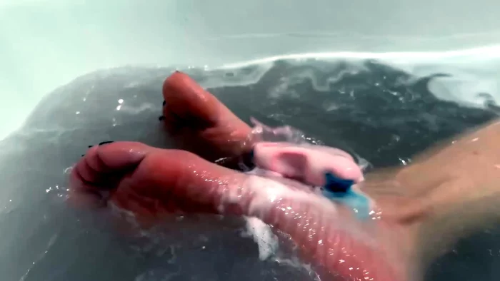 Step - Mommy Feet In The Bathtub - MOMMY HOUSE / DOMINA LEE / STEPMOMMY HOUSE - MP4