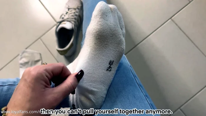 Look At My Dirty White Socks - MRSLARRY / MISTRESS LARRY - MP4