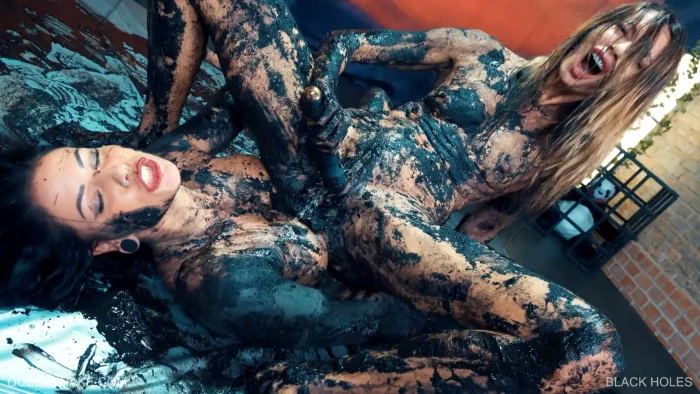 Black Holes - QUEENSNAKE - MP4