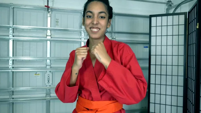 Claire's Strong Karate Hands - ROXIE RAE FETISH / THE FOOT FANTASY - MP4