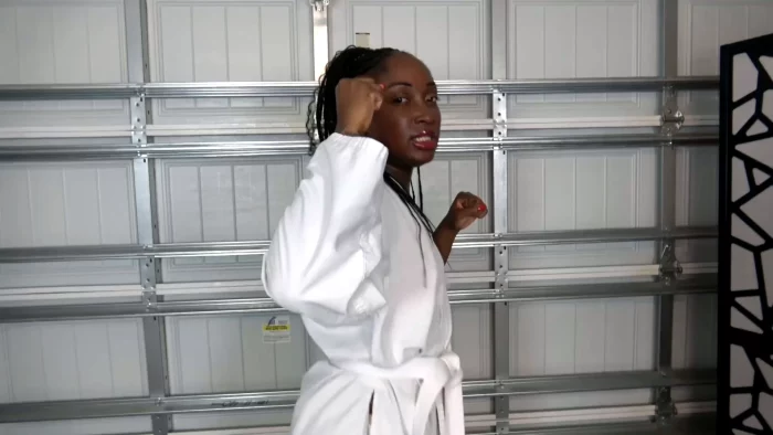 Lana Luxor's Strong Hands & Karate Chops - ROXIE RAE FETISH / THE FOOT FANTASY - MP4