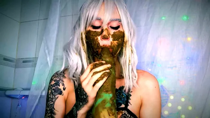 Scat Girl Versus Kinky Dragon Dick - SWEET BETTY PARLOUR - MP4