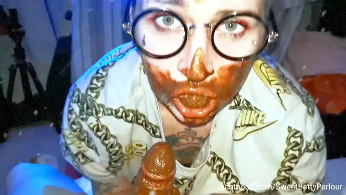 Underground Slums Romance - SWEET BETTY PARLOUR - MP4