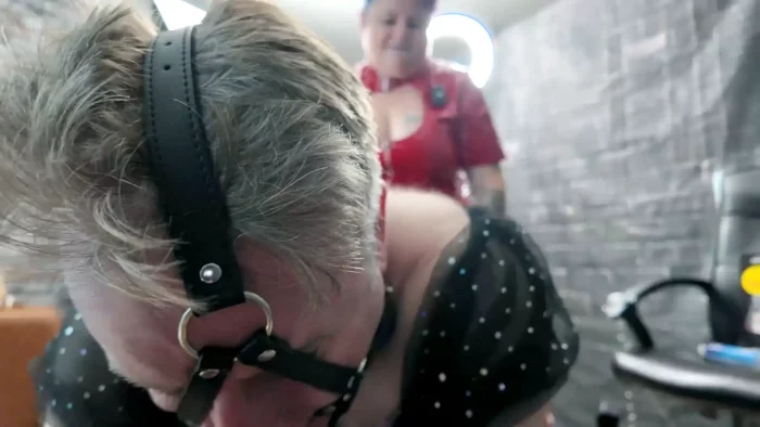 The Secretary Strikes Back - THE IZARS - MISTRESS IZAR & LATEX BUBBLE - MP4