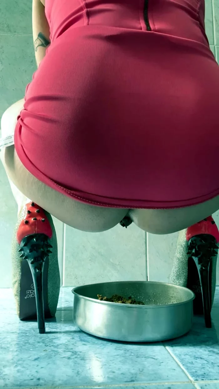 Massive Scat In A Bowl Wearing High Heels - SCAT DOMINA AMERICA FETISH - MP4